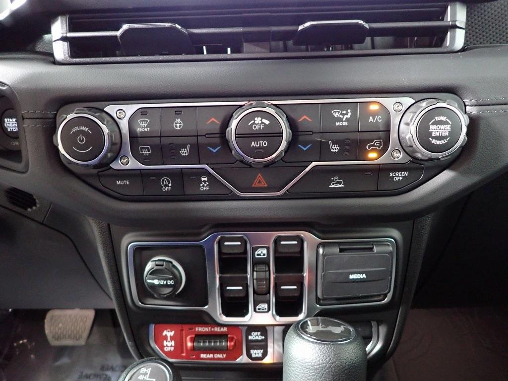 new 2025 Jeep Wrangler car, priced at $53,086
