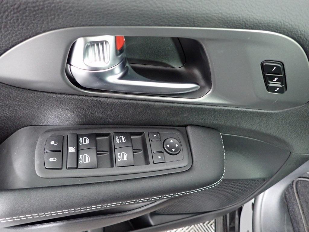 new 2025 Chrysler Pacifica car, priced at $40,075