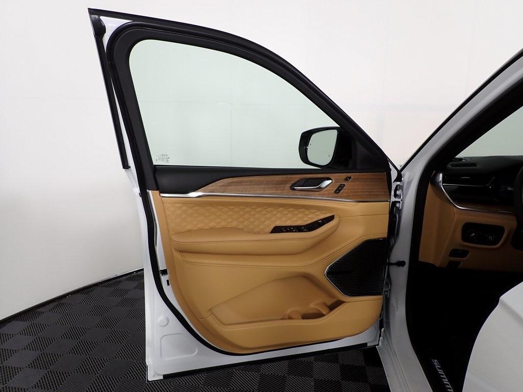 new 2025 Jeep Grand Cherokee car, priced at $59,582