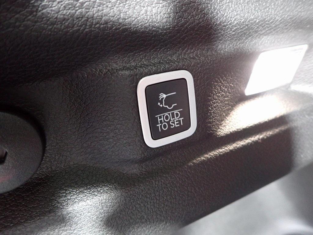 new 2025 Jeep Grand Cherokee L car, priced at $49,008