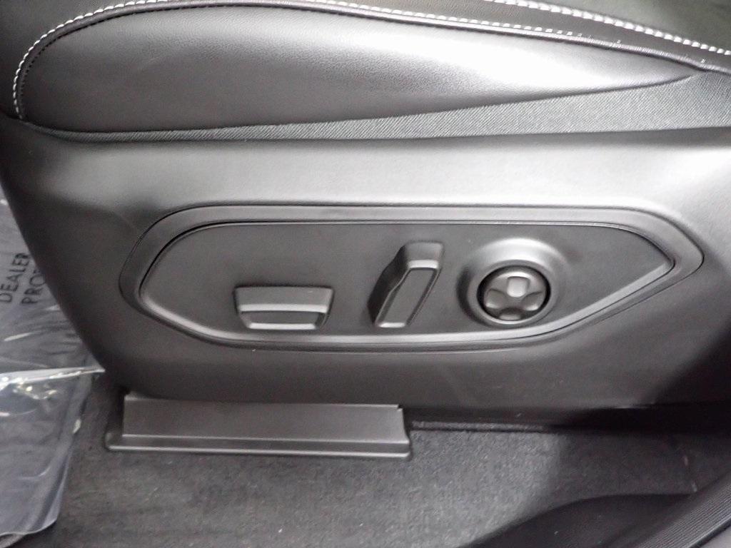 new 2025 Jeep Grand Cherokee L car, priced at $43,299