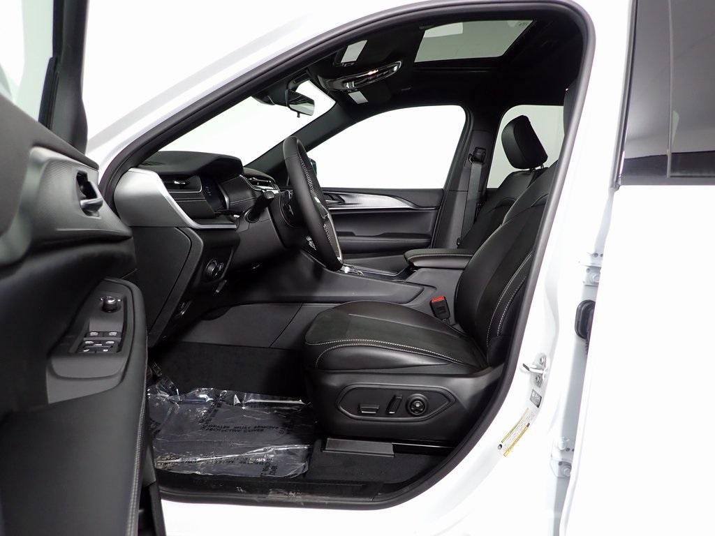 new 2025 Jeep Grand Cherokee L car, priced at $43,299