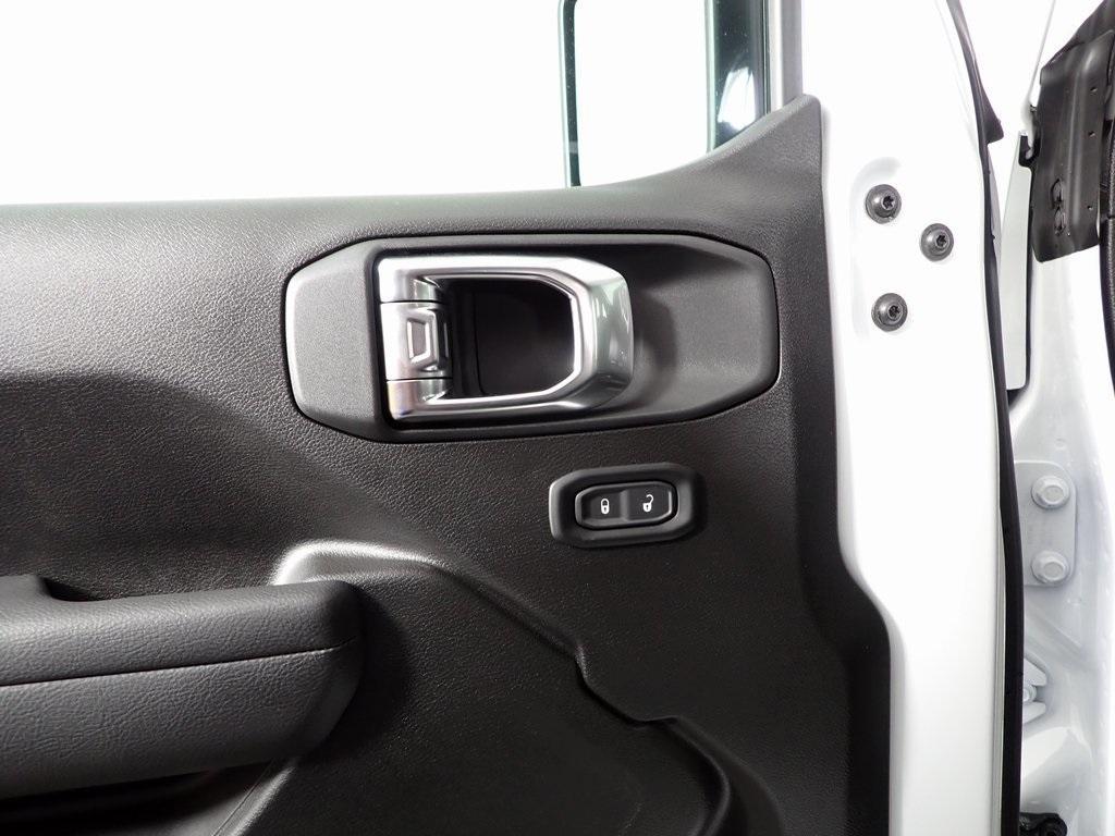 new 2025 Jeep Wrangler car, priced at $31,853