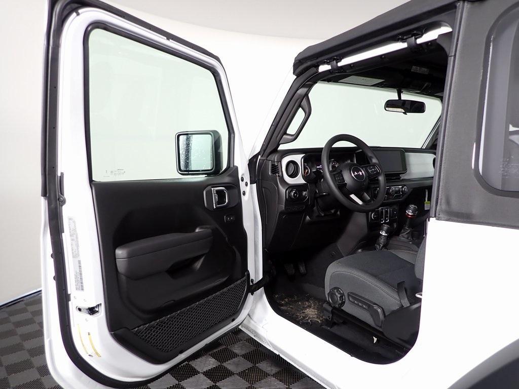 new 2025 Jeep Wrangler car, priced at $31,853