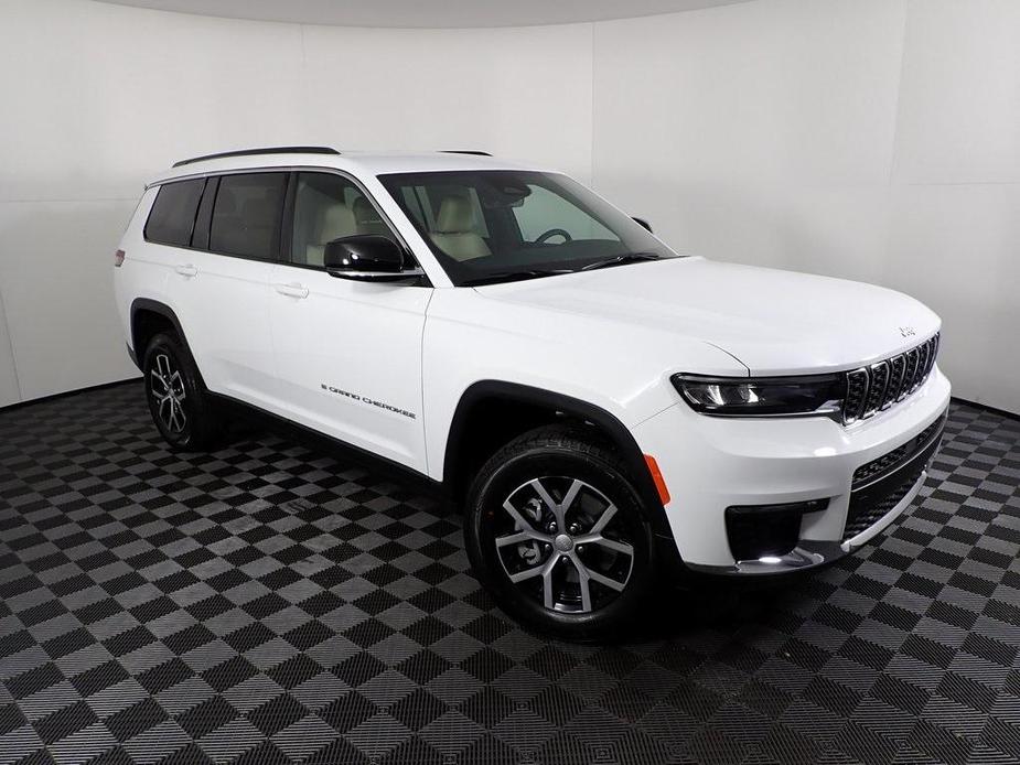 new 2025 Jeep Grand Cherokee L car, priced at $43,500