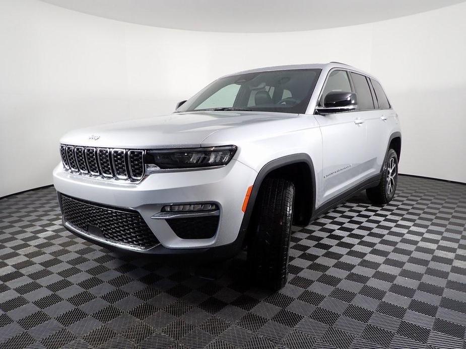 new 2024 Jeep Grand Cherokee car, priced at $47,466