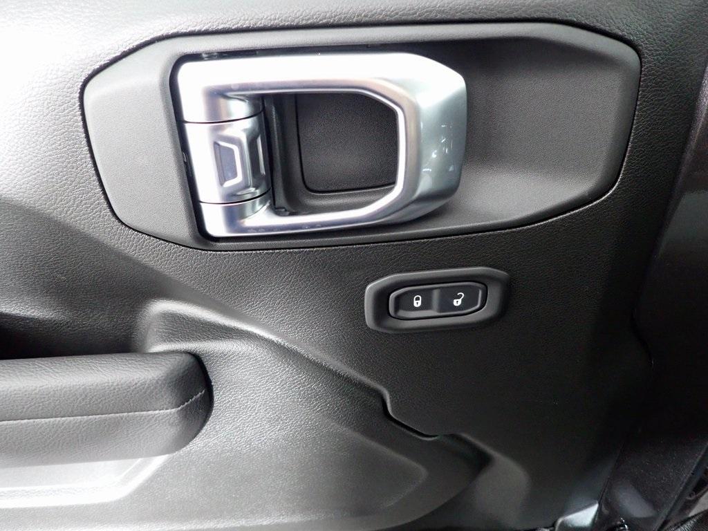 new 2025 Jeep Wrangler car, priced at $41,674