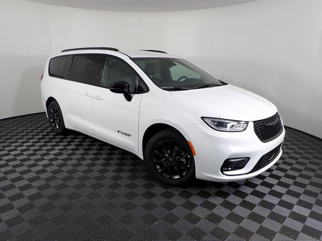 new 2025 Chrysler Pacifica car, priced at $43,193