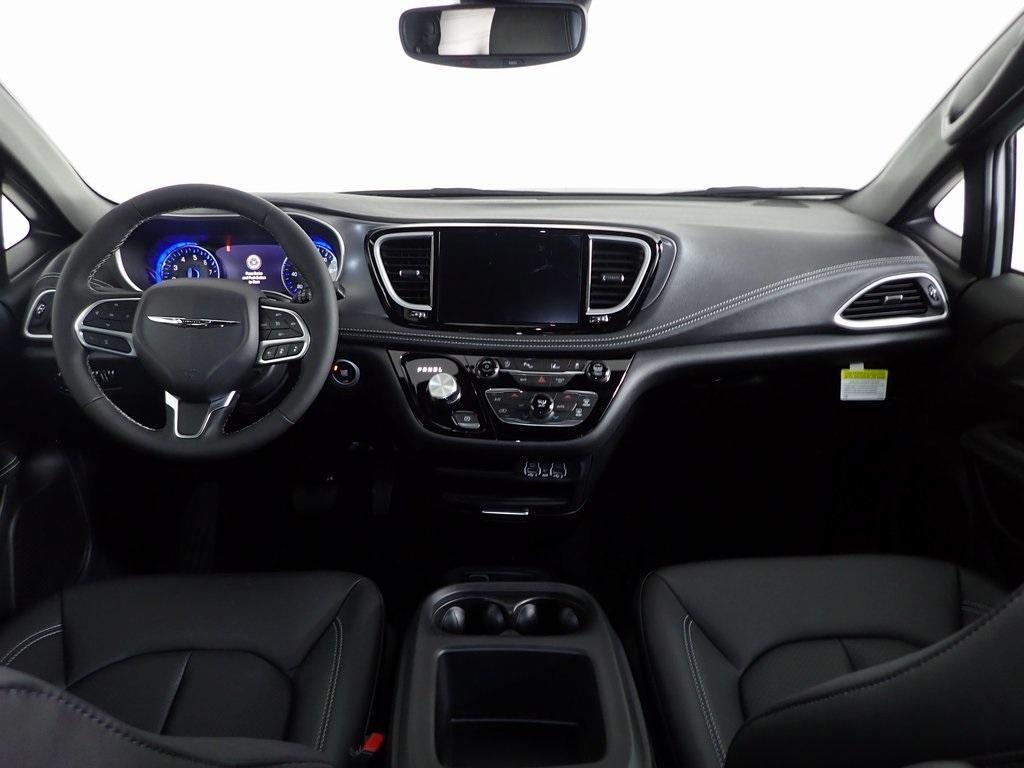 new 2025 Chrysler Pacifica car, priced at $43,193
