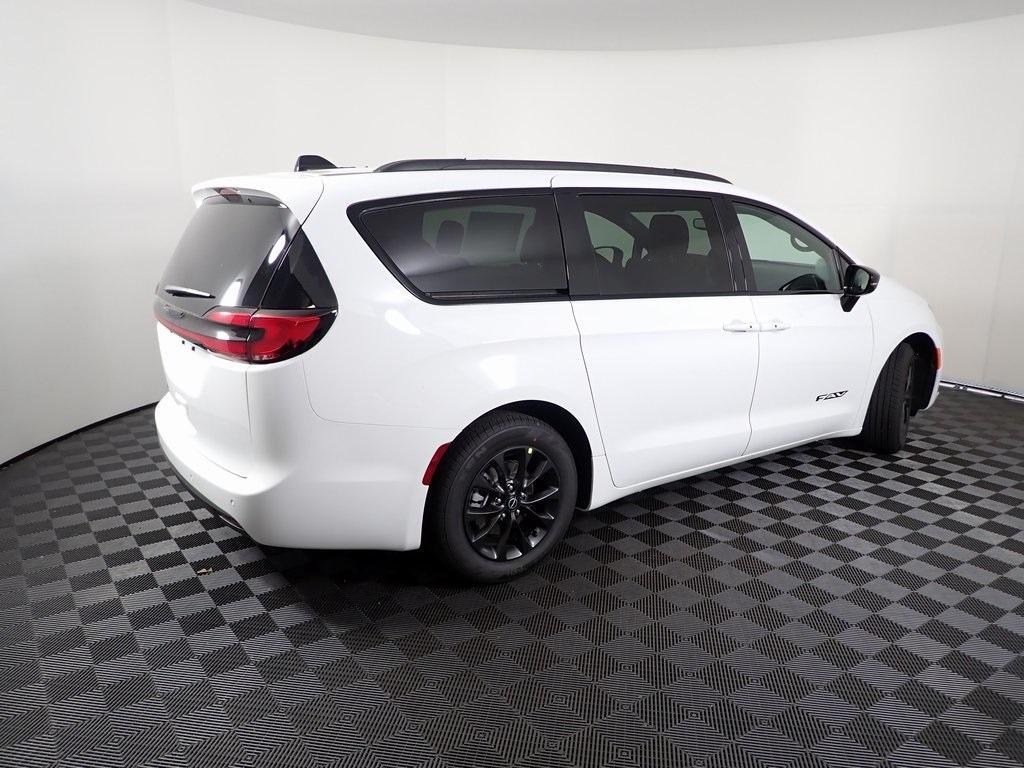 new 2025 Chrysler Pacifica car, priced at $43,193
