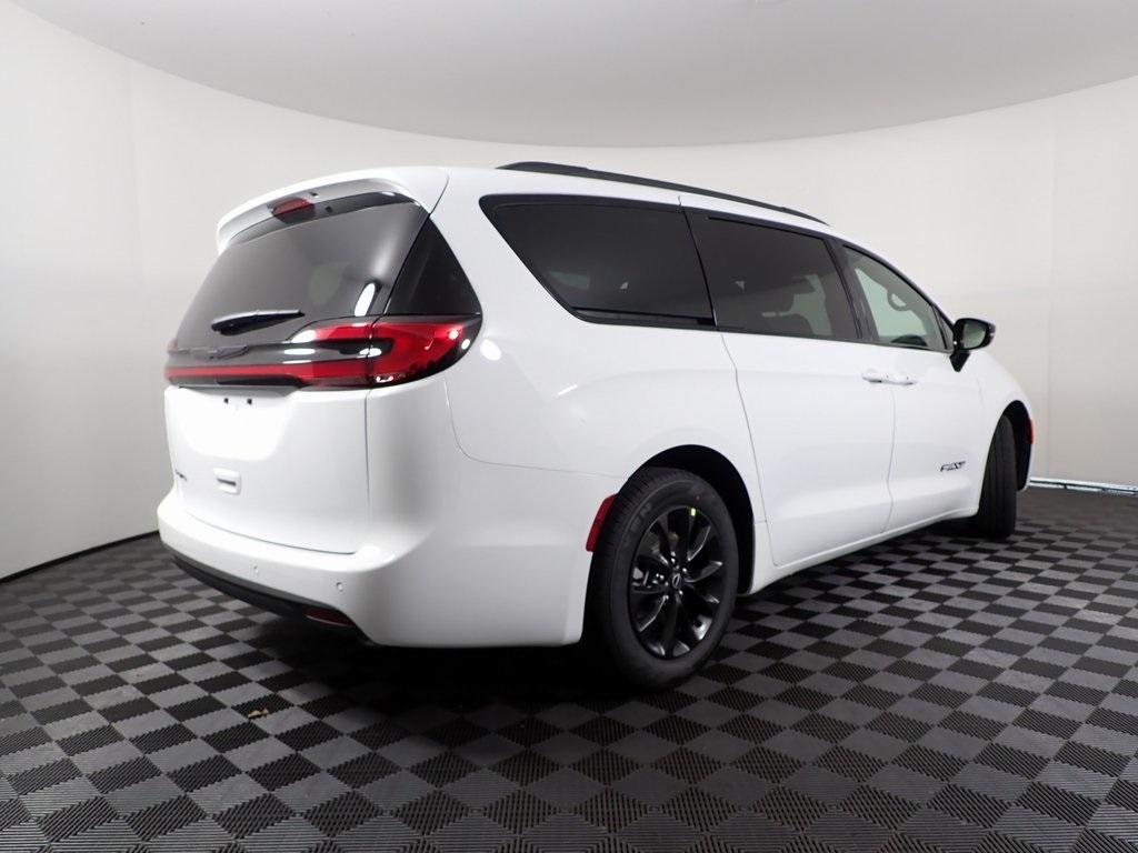 new 2025 Chrysler Pacifica car, priced at $43,193