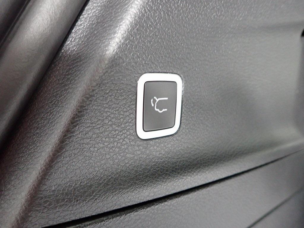 new 2025 Chrysler Pacifica car, priced at $43,193