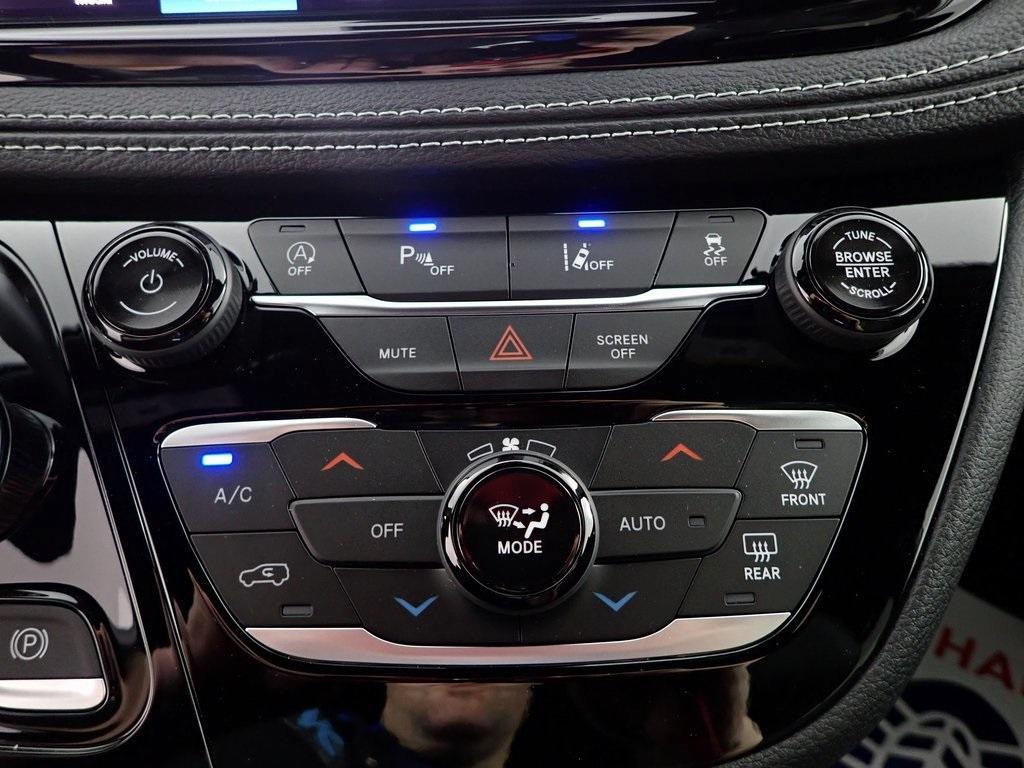 new 2025 Chrysler Pacifica car, priced at $43,193