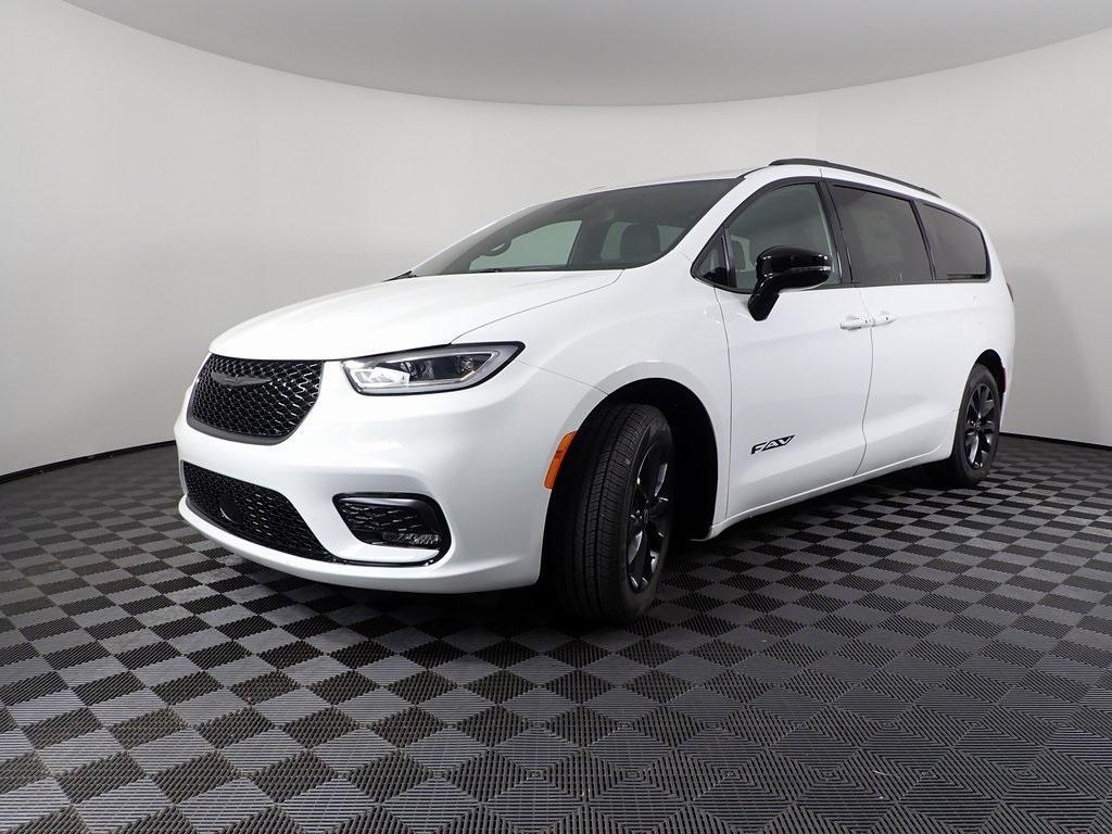 new 2025 Chrysler Pacifica car, priced at $43,193