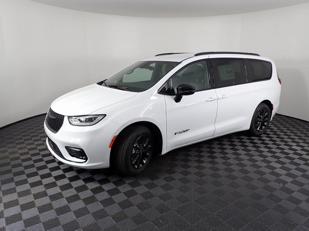 new 2025 Chrysler Pacifica car, priced at $43,193