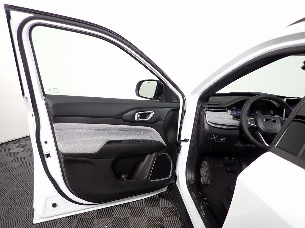 new 2025 Jeep Compass car, priced at $27,202