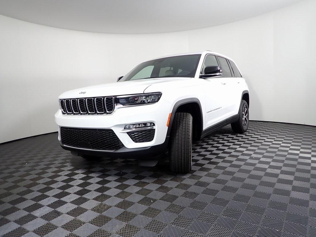 new 2025 Jeep Grand Cherokee car, priced at $42,456