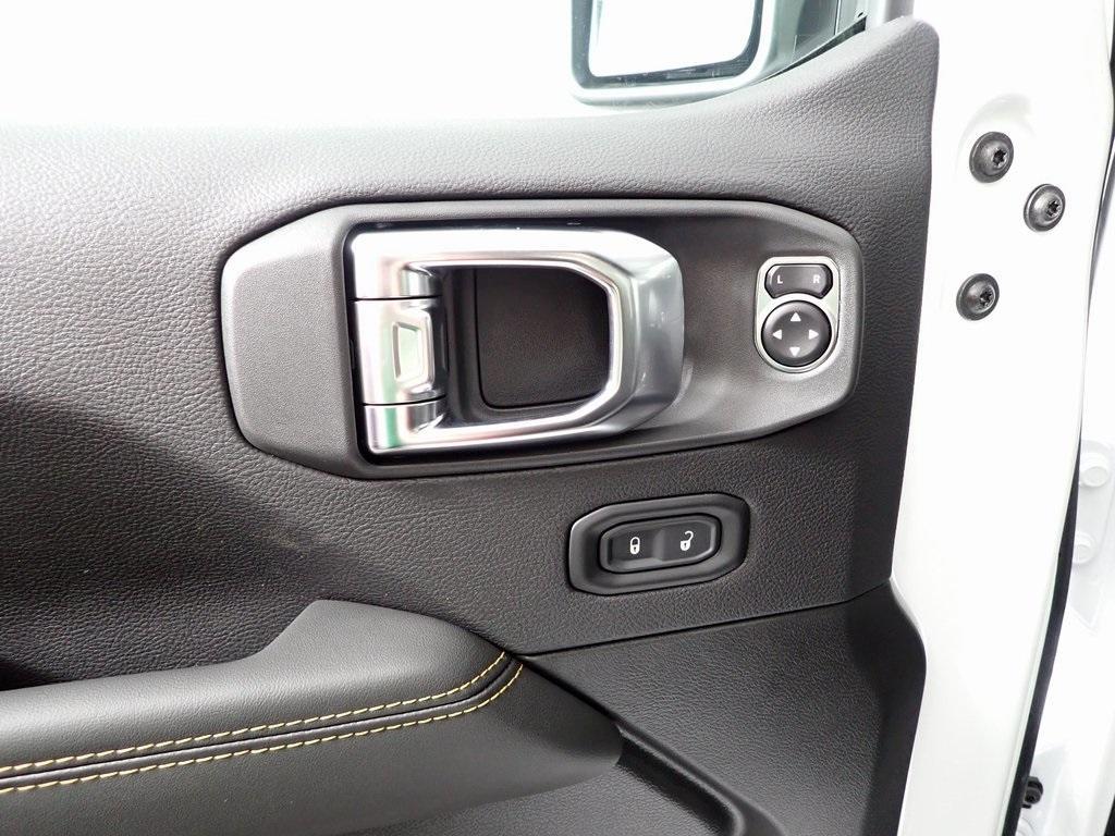 new 2025 Jeep Wrangler car, priced at $54,054