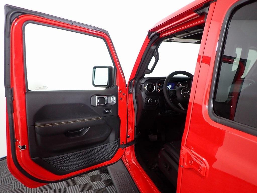 new 2025 Jeep Gladiator car, priced at $43,631