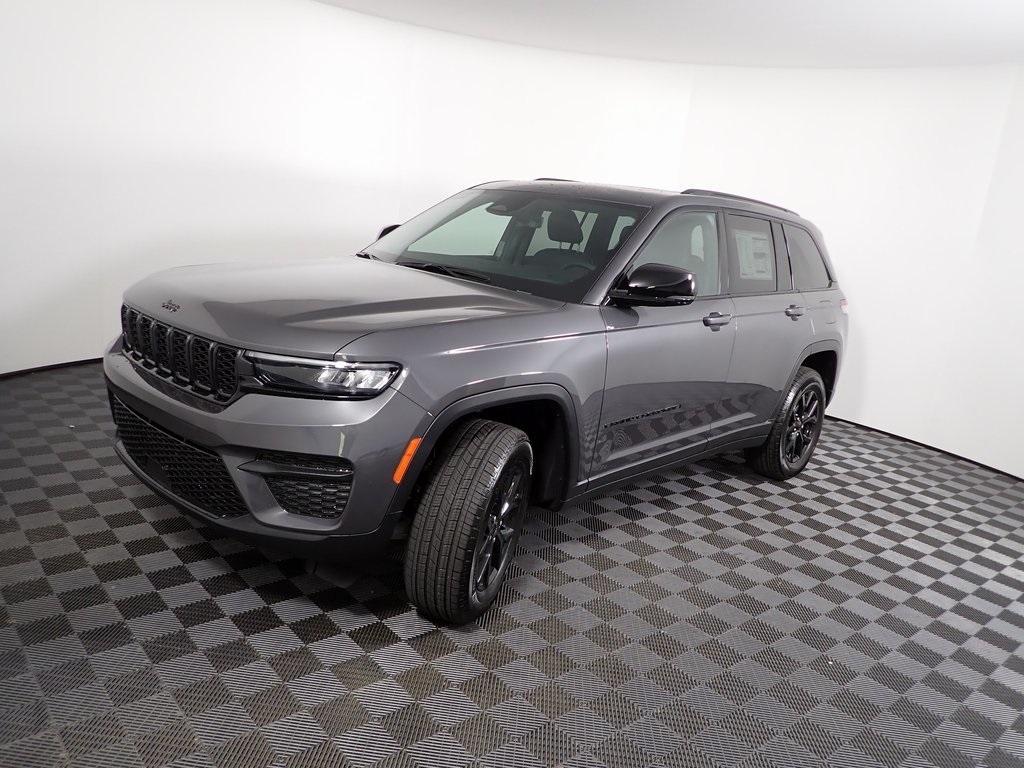 new 2025 Jeep Grand Cherokee car, priced at $44,229