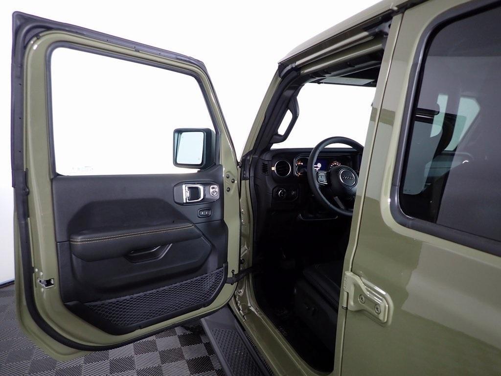 new 2025 Jeep Gladiator car, priced at $46,567