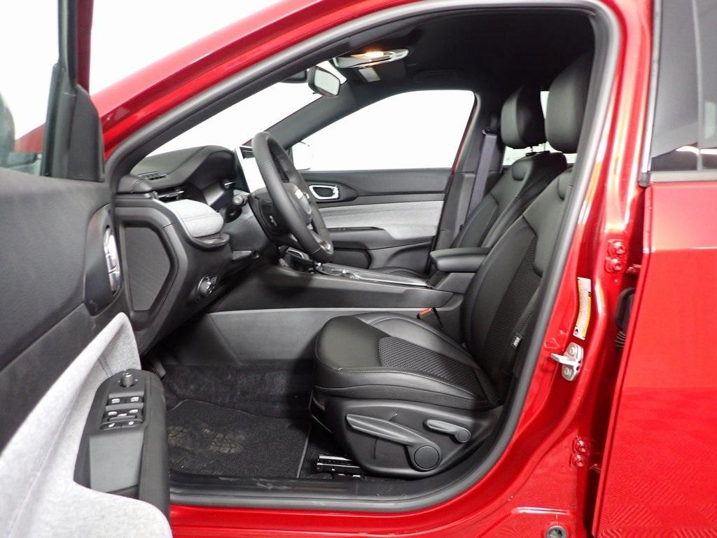new 2025 Jeep Compass car, priced at $28,000