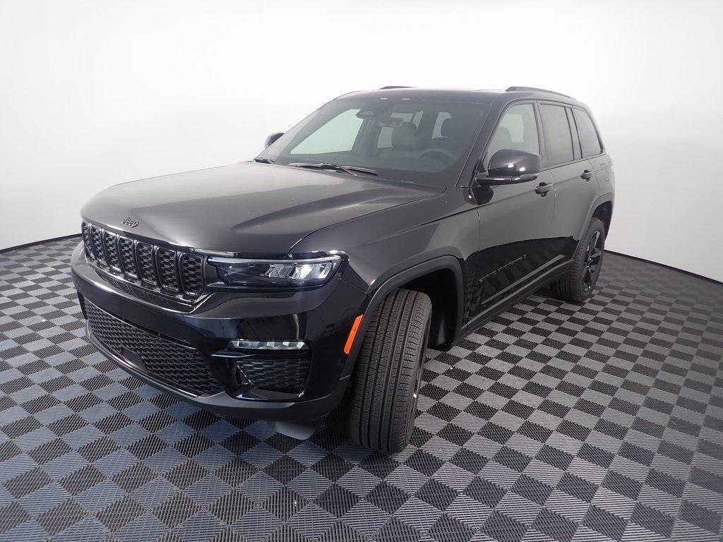 new 2025 Jeep Grand Cherokee car, priced at $46,208