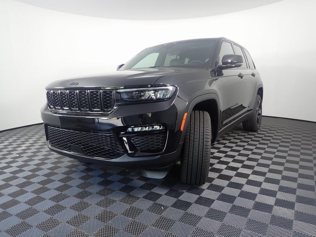 new 2025 Jeep Grand Cherokee car, priced at $46,208
