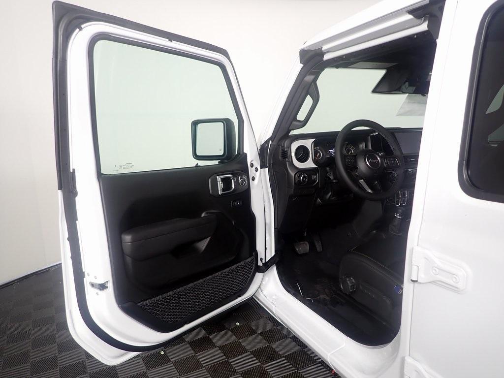 new 2025 Jeep Wrangler car, priced at $45,869