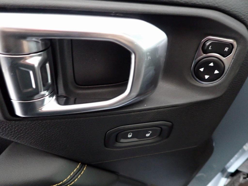 new 2025 Jeep Gladiator car, priced at $44,631