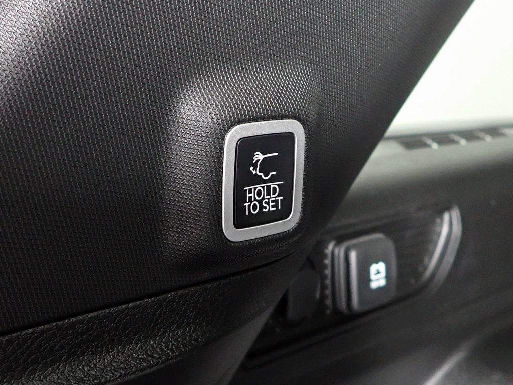 new 2025 Jeep Grand Cherokee car, priced at $48,501