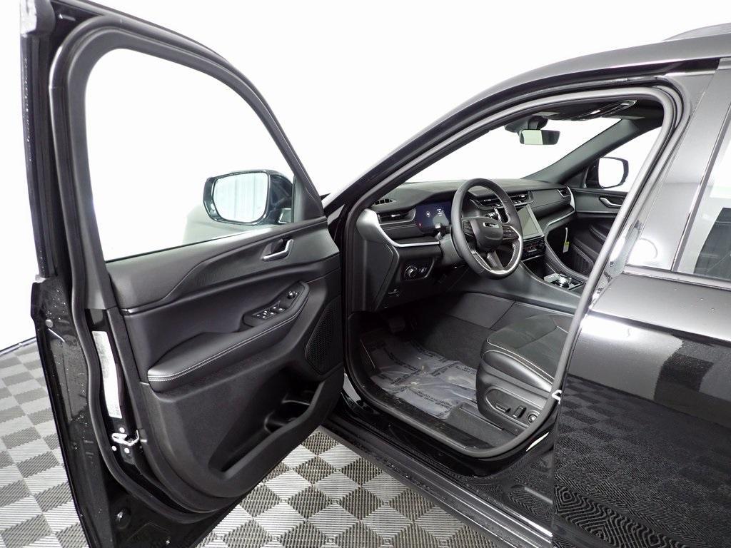 new 2025 Jeep Grand Cherokee L car, priced at $47,175