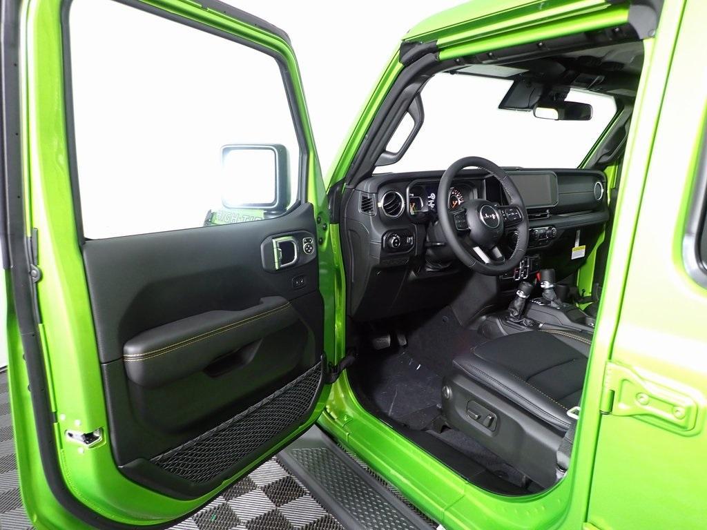 new 2025 Jeep Gladiator car, priced at $45,152