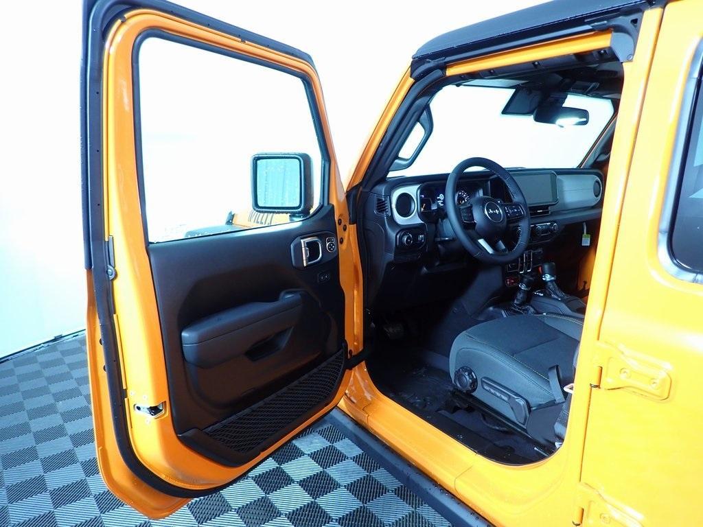new 2025 Jeep Wrangler car, priced at $46,632