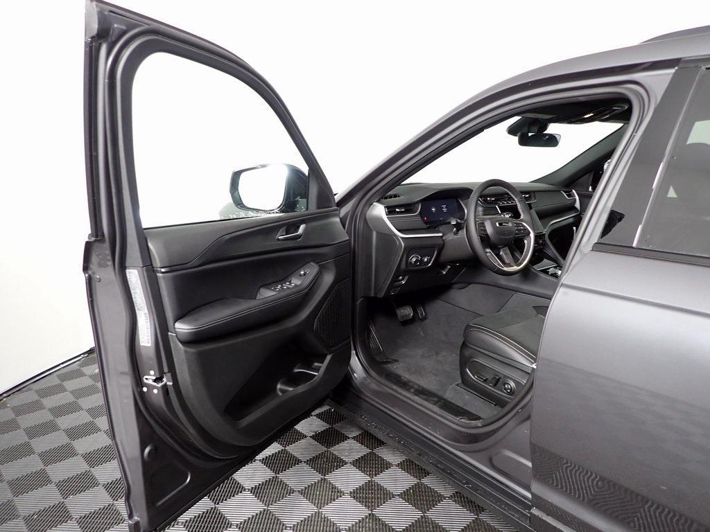 new 2025 Jeep Grand Cherokee L car, priced at $44,659