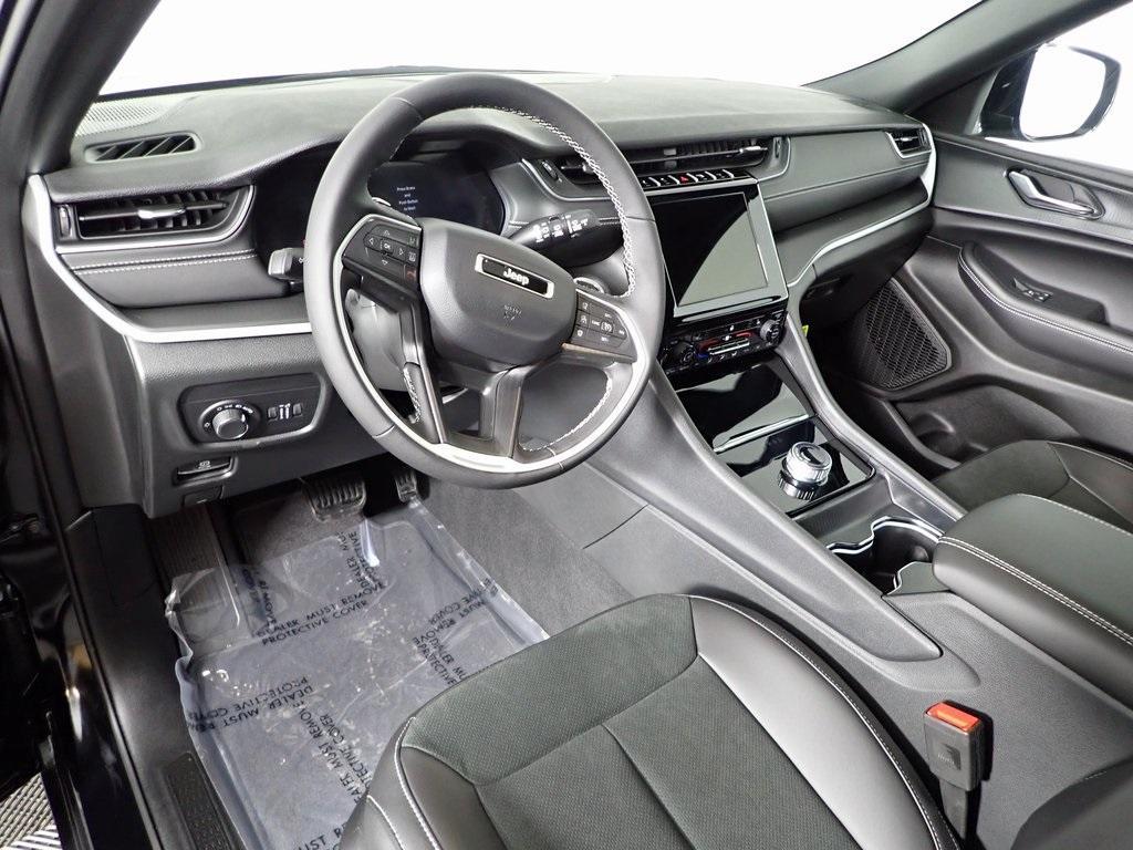 new 2025 Jeep Grand Cherokee car, priced at $42,946