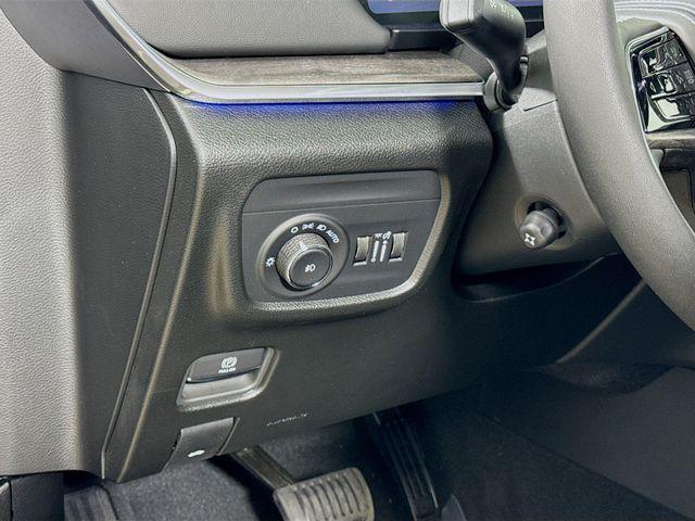 new 2025 Jeep Grand Cherokee car, priced at $52,066