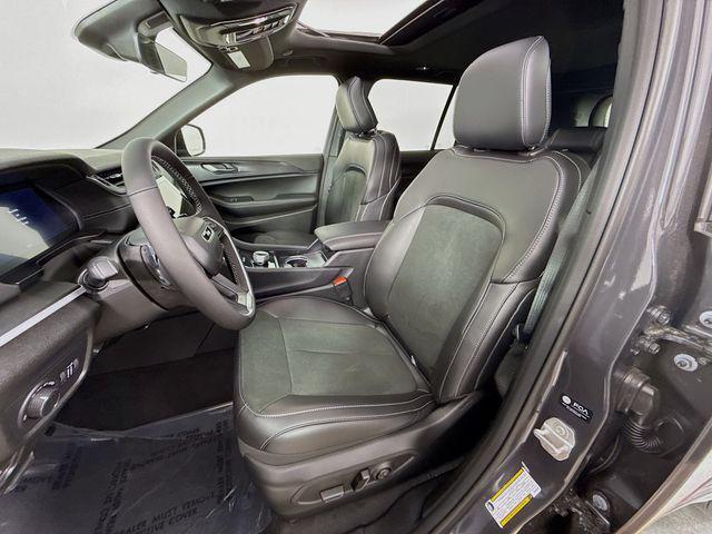 new 2025 Jeep Grand Cherokee car, priced at $40,705