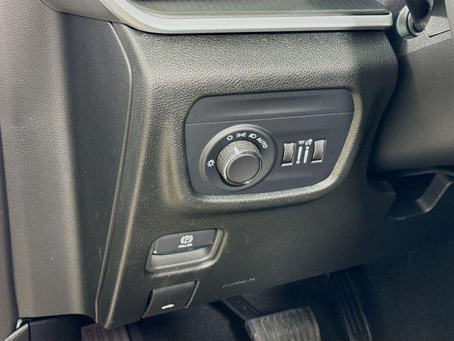 new 2025 Jeep Grand Cherokee car, priced at $38,375