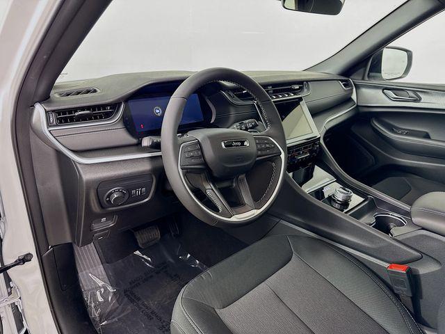 new 2025 Jeep Grand Cherokee car, priced at $38,375
