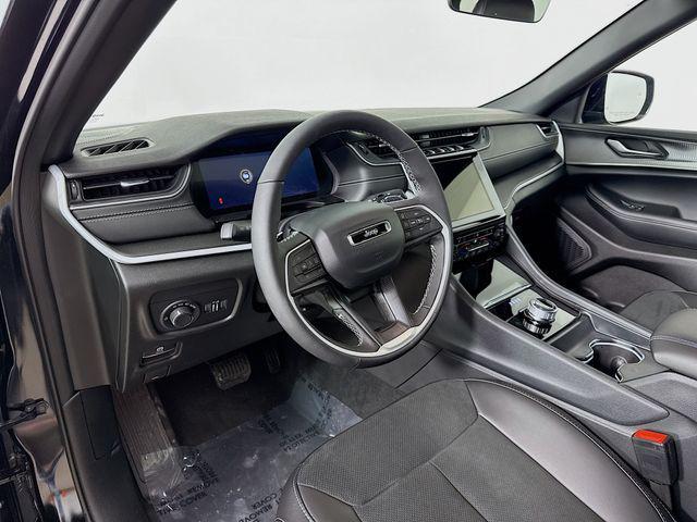 new 2025 Jeep Grand Cherokee car, priced at $40,225
