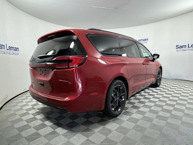 new 2024 Chrysler Pacifica car, priced at $38,435