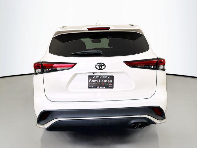 used 2021 Toyota Highlander car, priced at $29,777