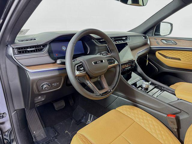 new 2025 Jeep Grand Cherokee car, priced at $56,650