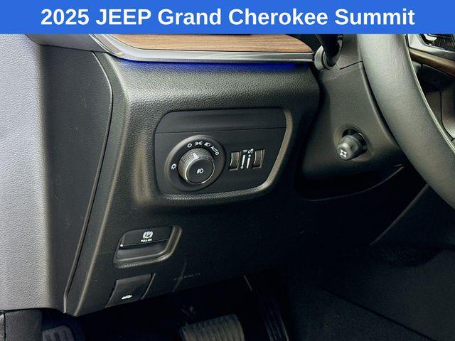 new 2025 Jeep Grand Cherokee car, priced at $54,435