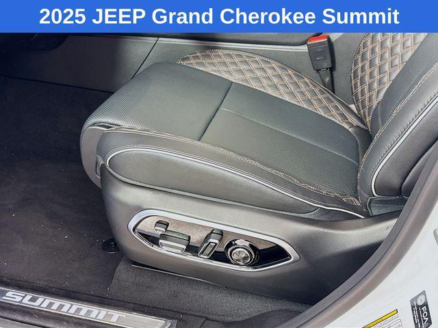 new 2025 Jeep Grand Cherokee car, priced at $54,435