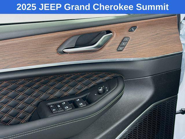 new 2025 Jeep Grand Cherokee car, priced at $54,435