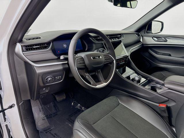 new 2025 Jeep Grand Cherokee car, priced at $41,755