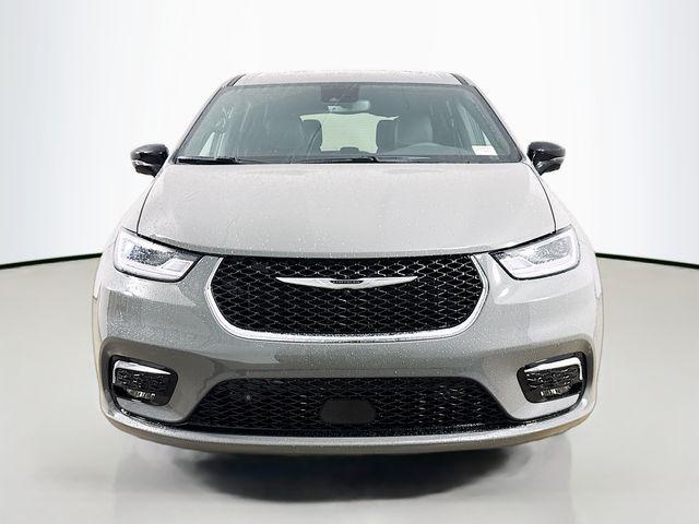 new 2025 Chrysler Pacifica car, priced at $43,527
