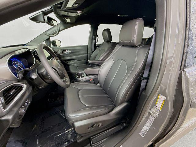 new 2025 Chrysler Pacifica car, priced at $43,527